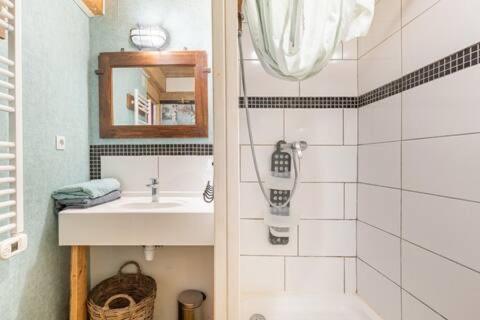 Le Bon Chemin Ateliers Apartment Sainte-Nathalene Exterior photo